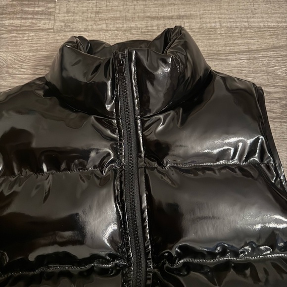 NWT BB Dakota Steve Madden Black Cloud Shine Puffer Vest Size Small - Picture 4 of 9